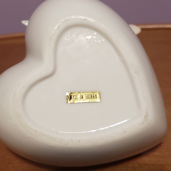 Bird and Cattail Trinket Dish Porcelain Heart Shaped Lidded - Picture 5 of 6